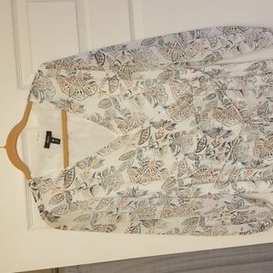 NWT ruffle V neck floral dress belted waits. Flowy great for spring or summer!